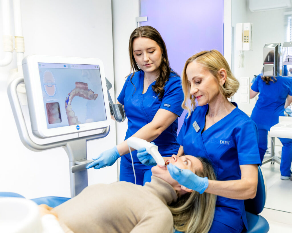 Zdjęcie przedstawia zabieg odbudowy wyrostka